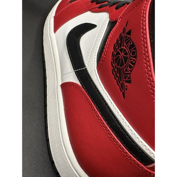 Size 13 - Jordan 1 Mid Chicago Black Toe 2020 554724-069 - Picture 6 of 16